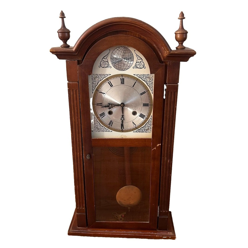 Tempus Fugit Clock 24406  w/Key Pendulum Untested